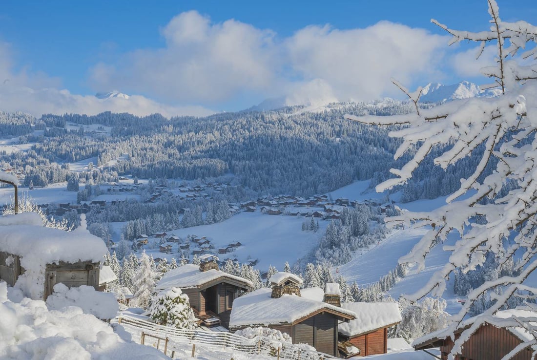 Great Snow Conditions in Les Gets before the lifts open