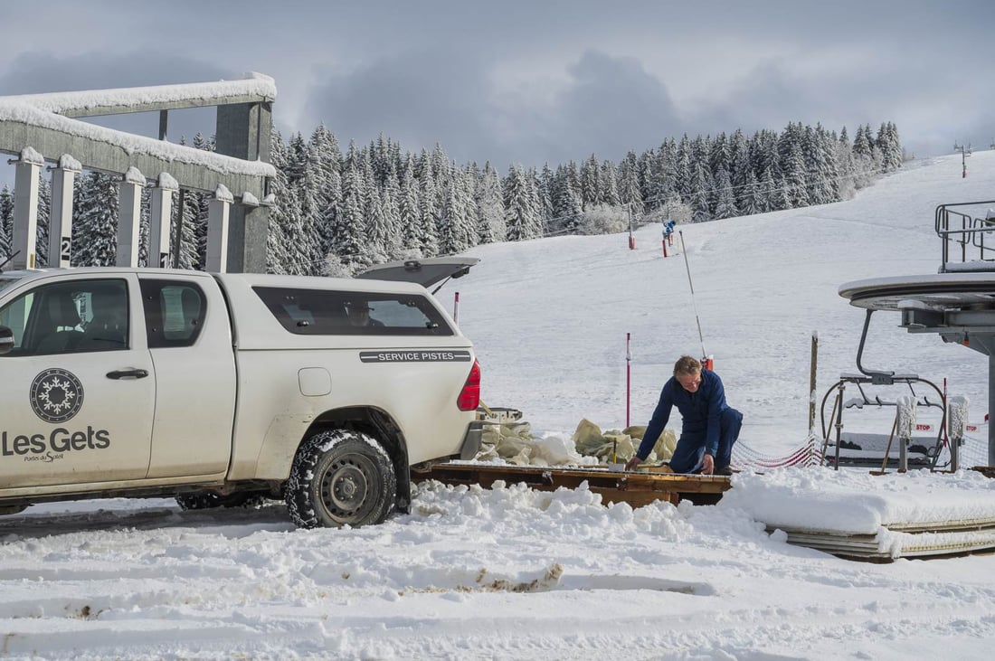 Neige fraîche et préparation des pistes
