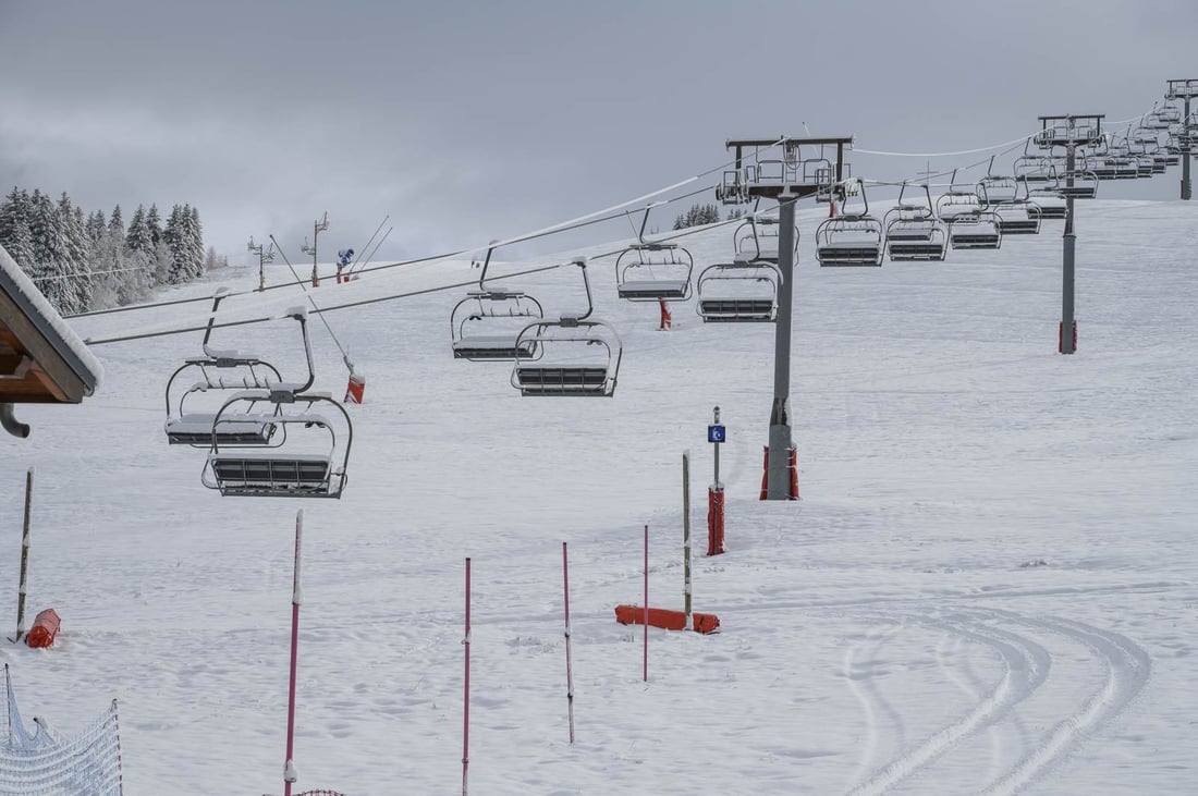 Neige fraîche et préparation des pistes
