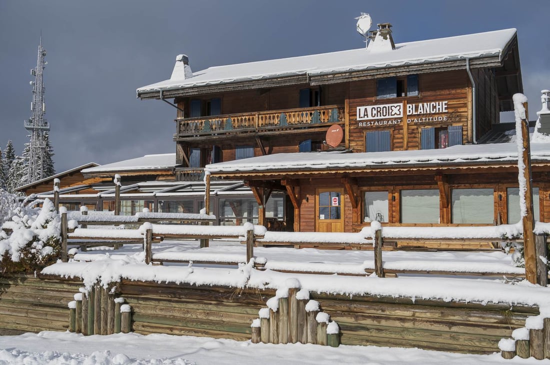 Neige fraîche et préparation des pistes