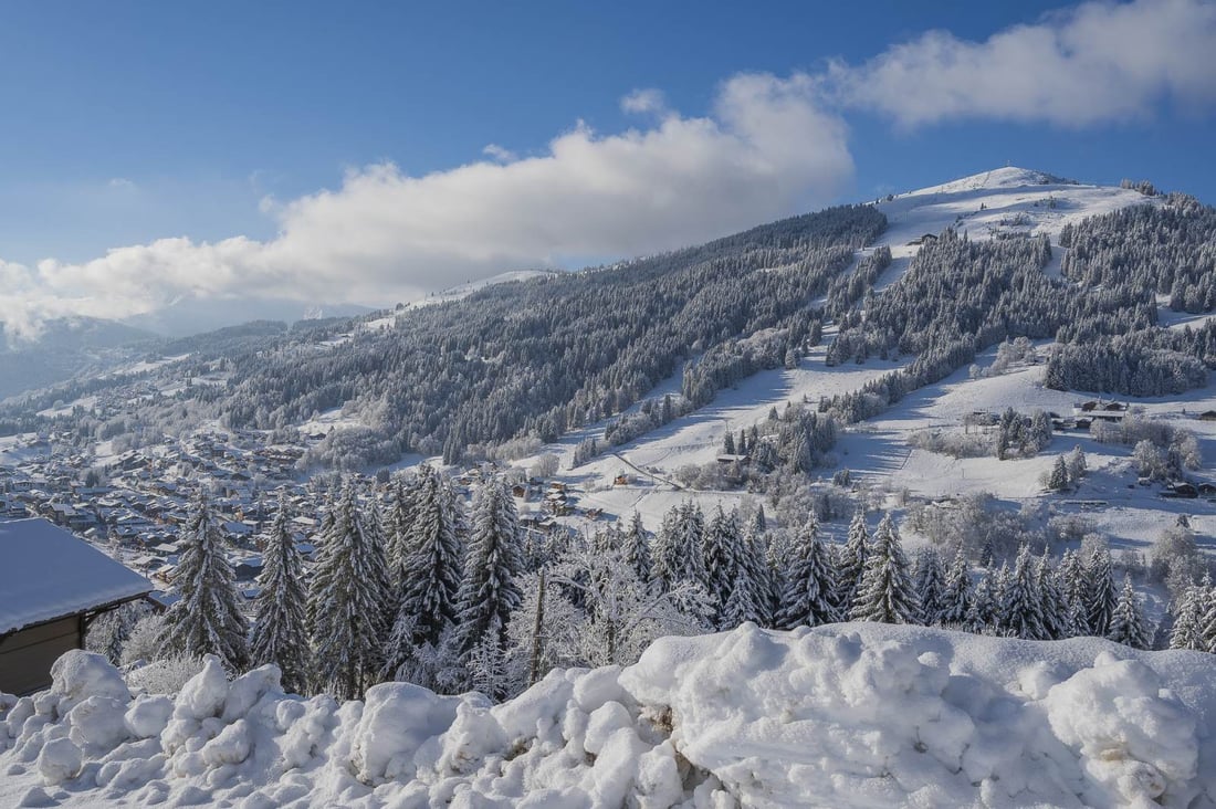 Great Snow Conditions in Les Gets before the lifts open