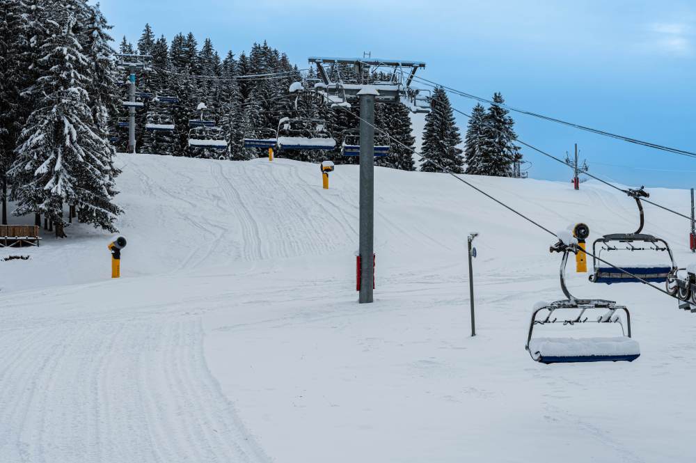 Les Gets - Photos enneigées de la station avant l'ouverture anticipée du domaine skiable