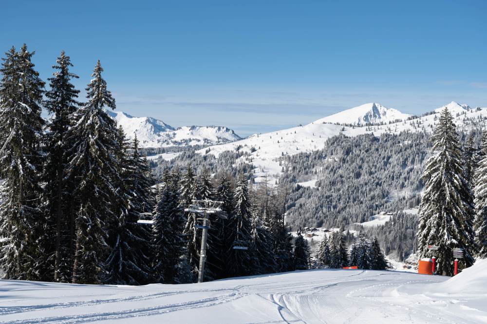 Les Gets - Photos enneigées de la station avant l'ouverture anticipée du domaine skiable