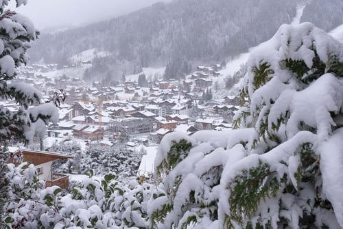 Les Gets - Fresh snow in the village in October - Pictures