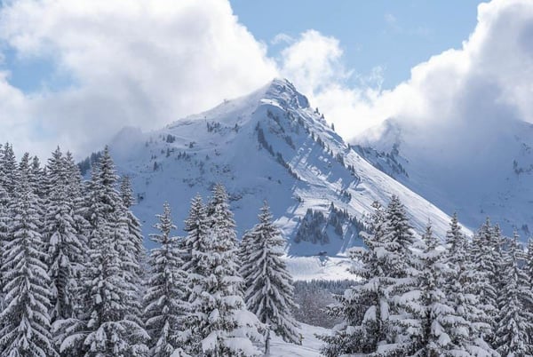 Skiing on the Chavannes ski area in Les Gets