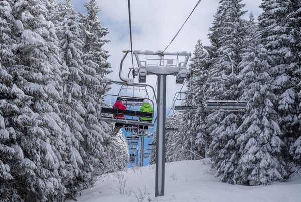 Skiing on the Chavannes ski area in Les Gets