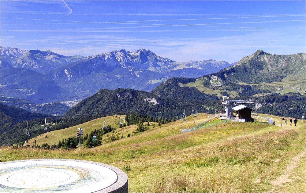 Two of the best easy mountain walks from the centre of Les Gets