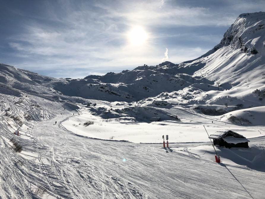 Lifts Open Early - Skiing in Avoriaz at the weekend