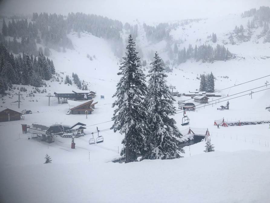 Lifts Open Early - Skiing in Avoriaz at the weekend