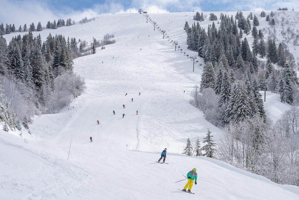 Skier sur le versant des Chavannes - Les Gets